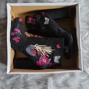 Bamboo, Bootie Black With Flower Size 10